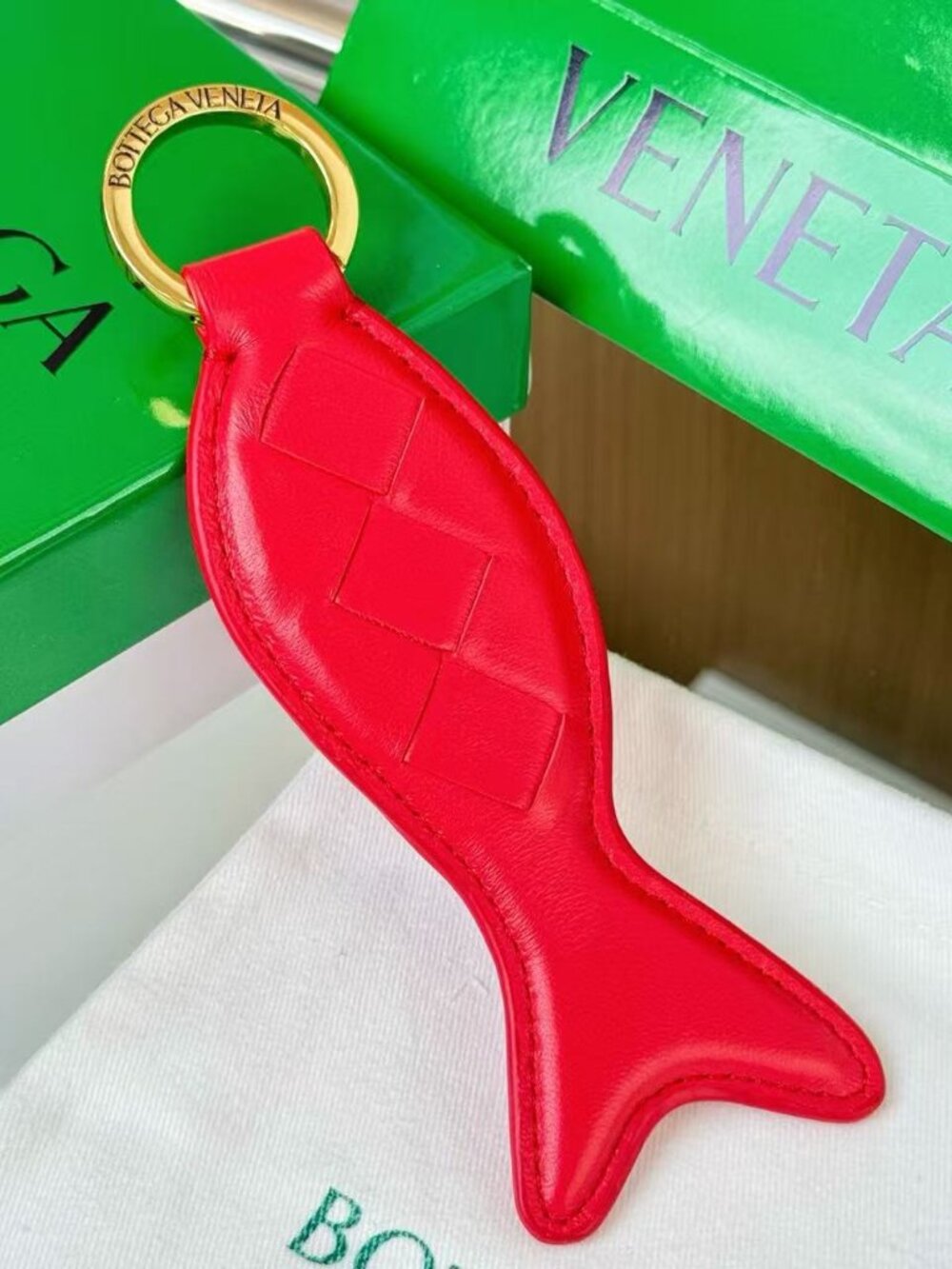 🐳Report BOTTEGA VENETA Small Fish Weave Pendant Keychain